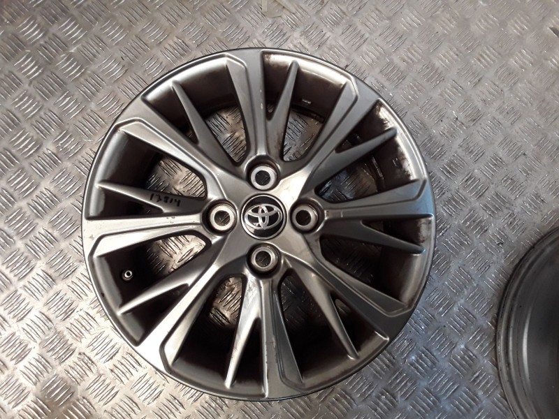 Recambio de juego llantas aluminio para toyota yaris (_p13_) 1.5 (nsp131_) referencia OEM IAM 5X15 4 TORN ETT39 ALUMINIO ROZADAS