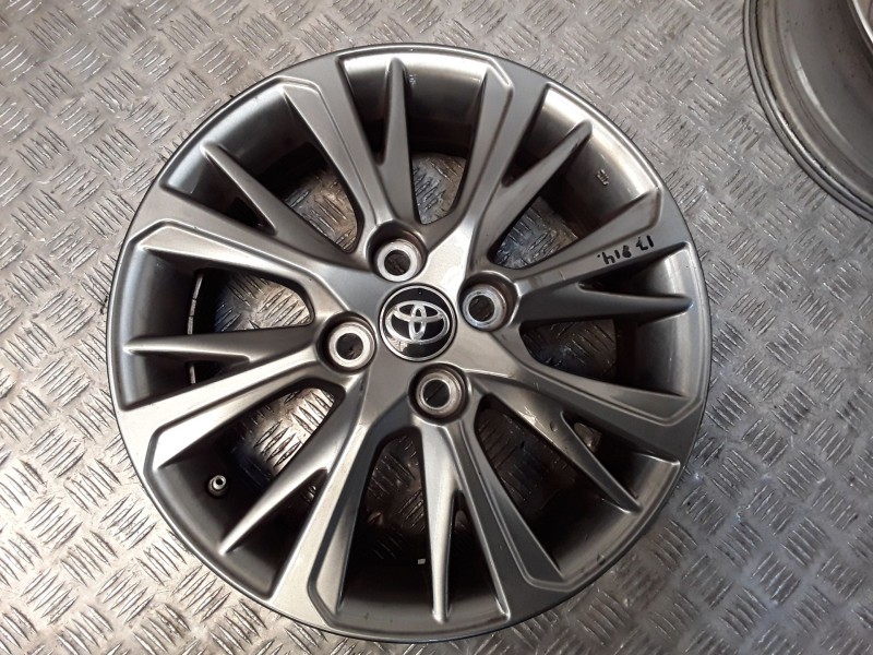 Recambio de juego llantas aluminio para toyota yaris (_p13_) 1.5 (nsp131_) referencia OEM IAM 5X15 4 TORN ETT39 ALUMINIO ROZADAS