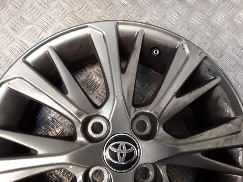 Recambio de juego llantas aluminio para toyota yaris (_p13_) 1.5 (nsp131_) referencia OEM IAM 5X15 4 TORN ETT39 ALUMINIO ROZADAS