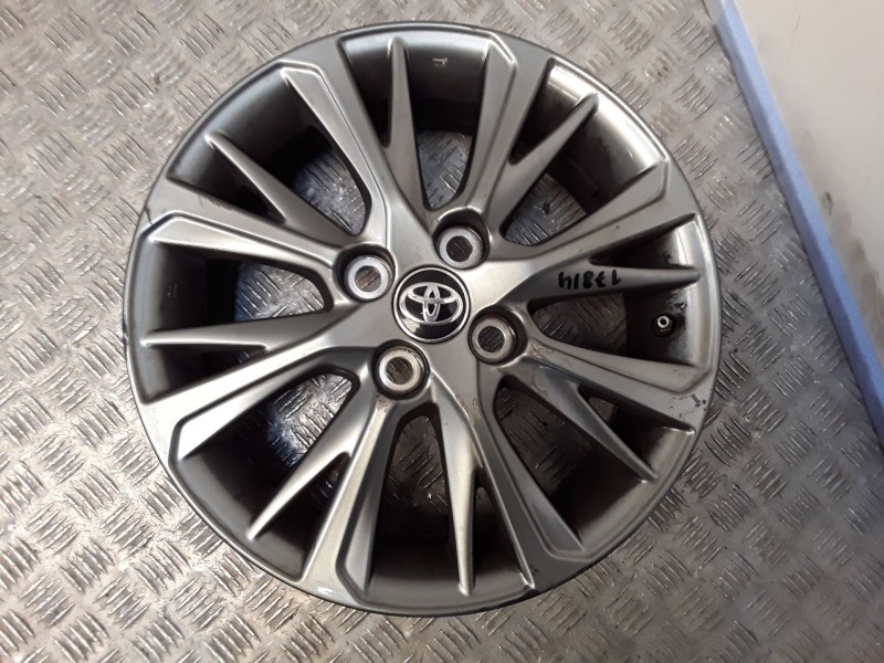 Recambio de juego llantas aluminio para toyota yaris (_p13_) 1.5 (nsp131_) referencia OEM IAM 5X15 4 TORN ETT39 ALUMINIO ROZADAS