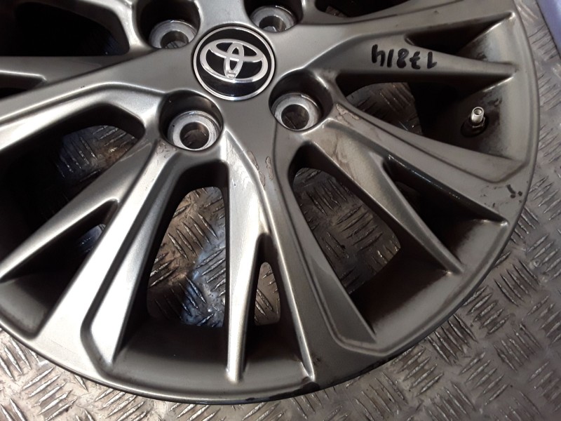 Recambio de juego llantas aluminio para toyota yaris (_p13_) 1.5 (nsp131_) referencia OEM IAM 5X15 4 TORN ETT39 ALUMINIO ROZADAS