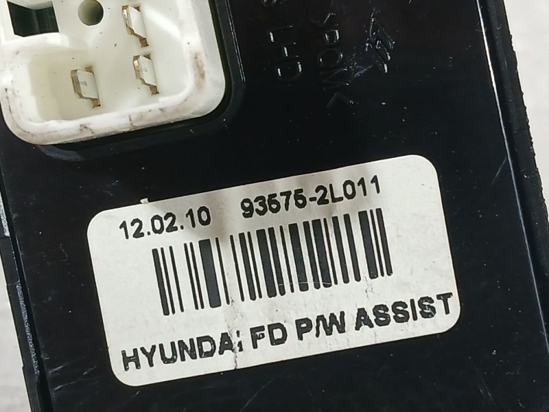 Recambio de mando elevalunas delantero derecho para hyundai i30 (fd) 1.6 crdi referencia OEM IAM 935752L001  