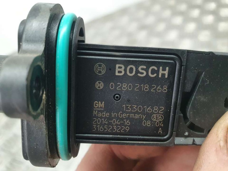 Recambio de caudalimetro para opel astra j lim. selective referencia OEM IAM 13301682 0280218268 BOSCH