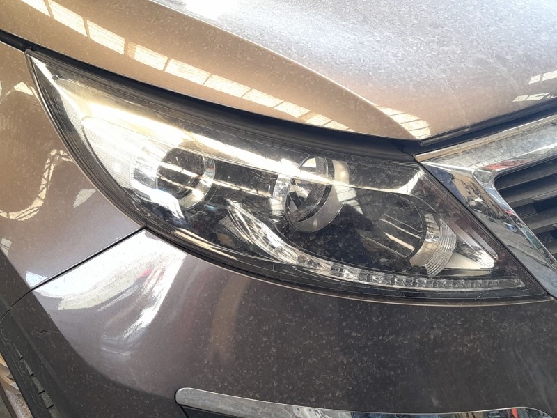 Recambio de faro derecho para kia sportage iii (sl) 2.0 crdi referencia OEM IAM 921023W120  