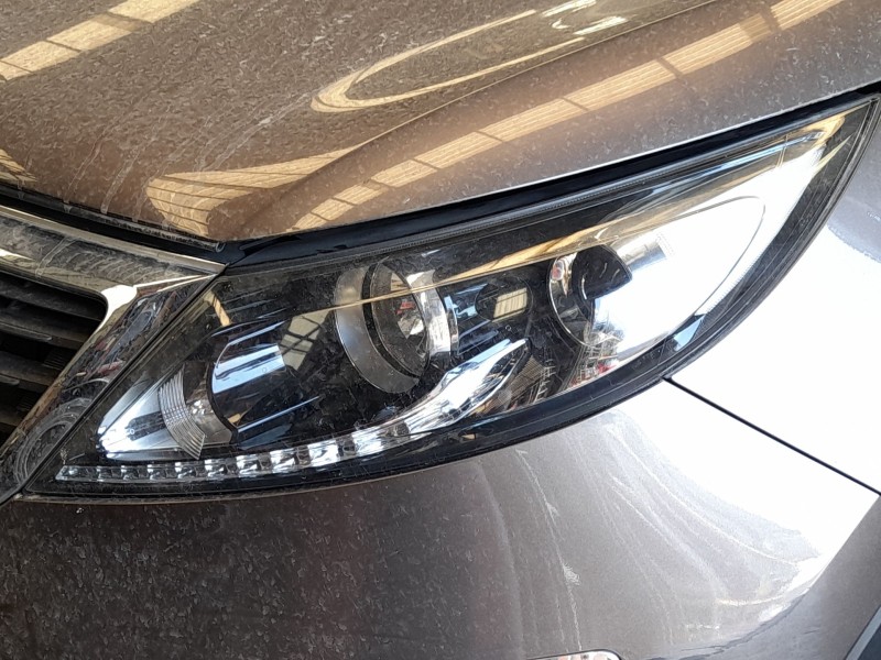 Recambio de faro izquierdo para kia sportage iii (sl) 2.0 crdi referencia OEM IAM 921013W120  