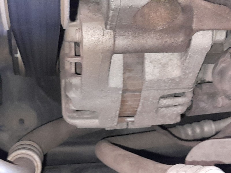 Recambio de alternador para kia sportage iii (sl) 2.0 crdi referencia OEM IAM 373002F100  