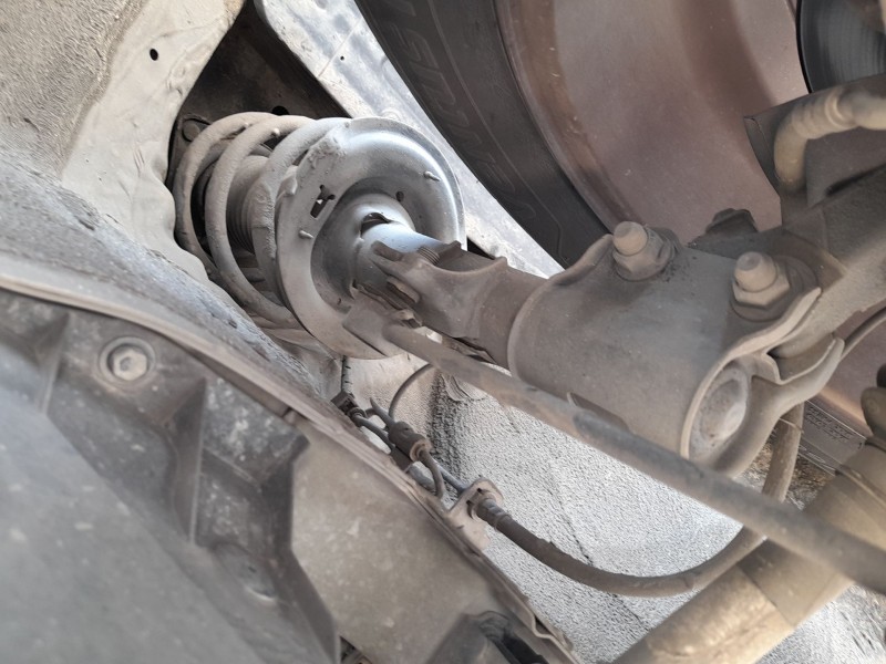 Recambio de amortiguador delantero izquierdo para kia sportage iii (sl) 2.0 crdi referencia OEM IAM 546513U000  