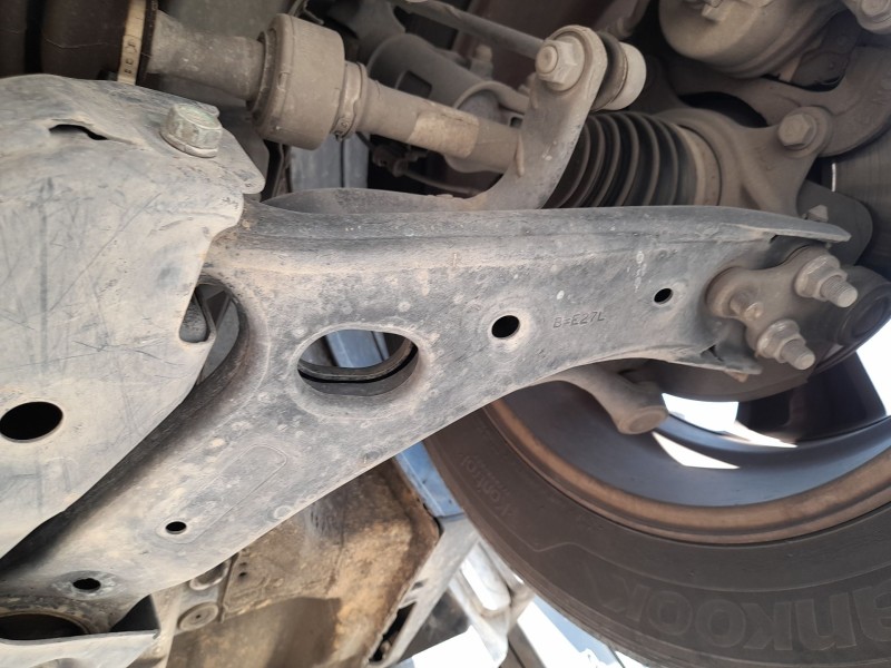 Recambio de brazo suspension inferior delantero izquierdo para kia sportage iii (sl) 2.0 crdi referencia OEM IAM 545003W102  