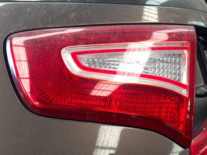 Recambio de piloto trasero derecho interior para kia sportage iii (sl) 2.0 crdi referencia OEM IAM 924063W010  