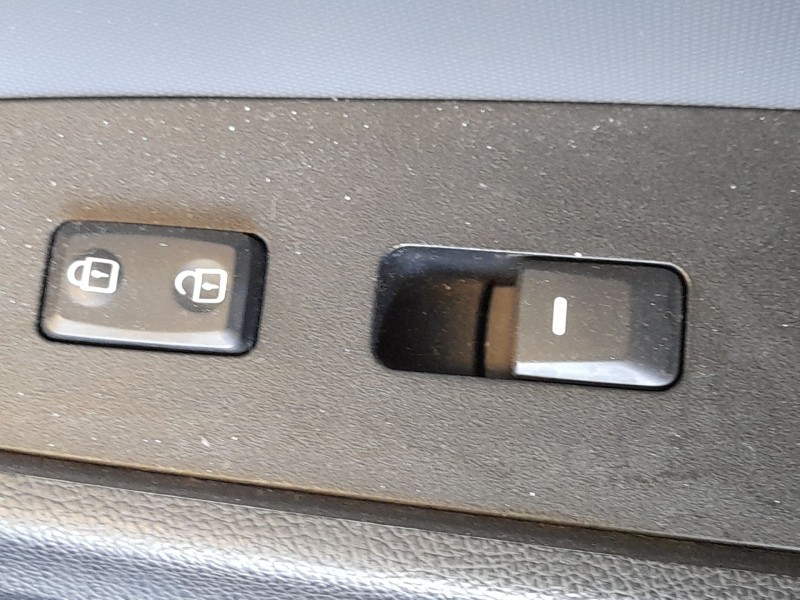 Recambio de mando elevalunas delantero derecho para kia sportage iii (sl) 2.0 crdi referencia OEM IAM 935763W100  