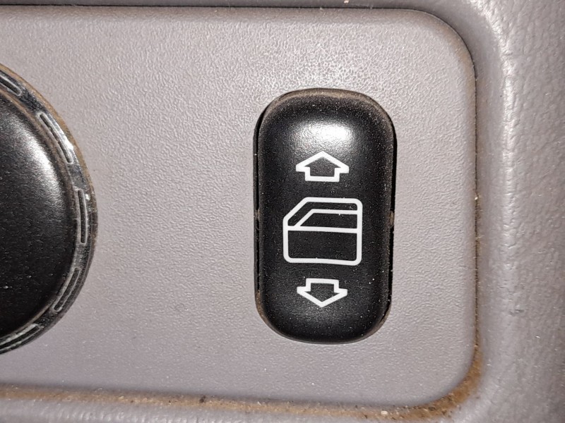 Recambio de mando elevalunas trasero derecho para mercedes-benz clase m (w163) ml 270 cdi (163.113) referencia OEM IAM A16382049
