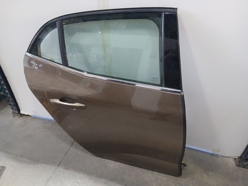 Recambio de puerta trasera derecha para renault megane iv hatchback (b9a/m/n_) 1.2 tce 100 (b9ms) referencia OEM IAM 821001172R 
