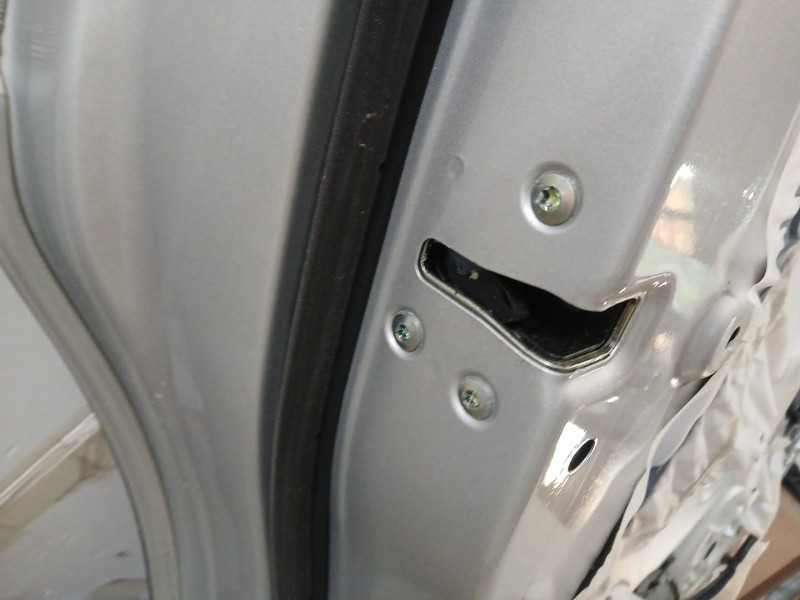 Recambio de cerradura puerta trasera izquierda para kia stonic (yb) 1.0 t-gdi referencia OEM IAM 81410H8020  