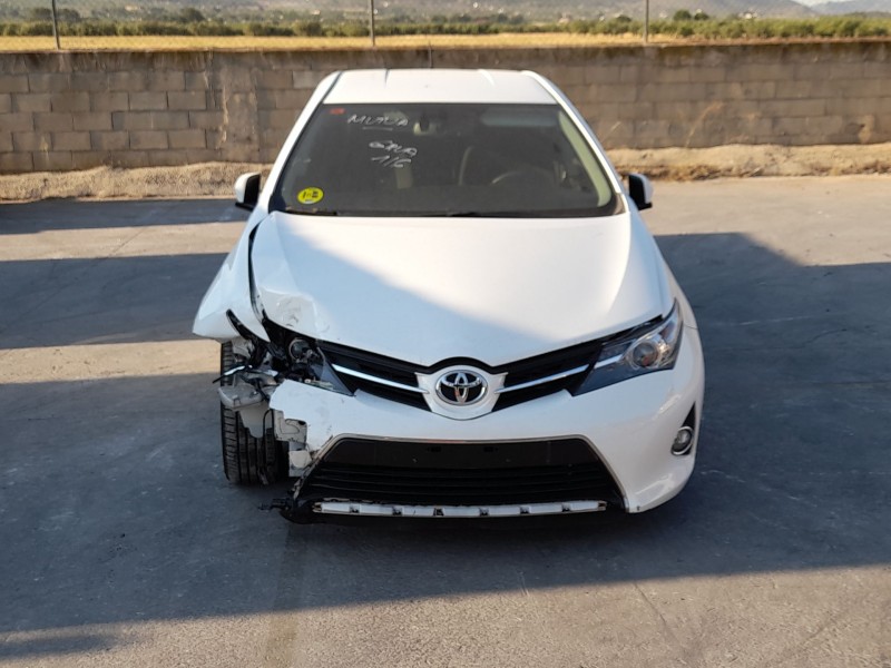 toyota auris (_e18_) del año 2013
