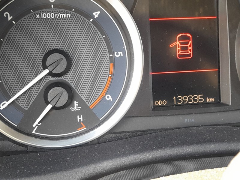 toyota auris (_e18_) del año 2013