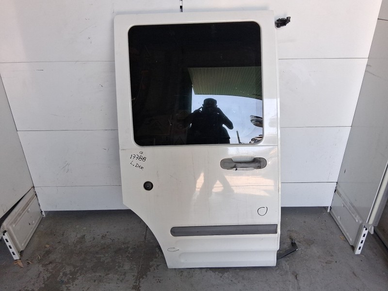 Recambio de puerta lateral corredera derecha para ford tourneo connect 1.8 tdci referencia OEM IAM 4548935 TOCADA 