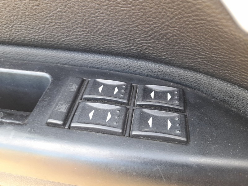 Recambio de mando elevalunas delantero izquierdo para ford mondeo iii sedán (b4y) 2.0 16v tddi / tdci referencia OEM IAM 1230391