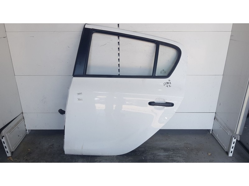 Recambio de puerta trasera izquierda para hyundai i20 i (pb, pbt) 1.2 referencia OEM IAM 770031J010 TOCADA 