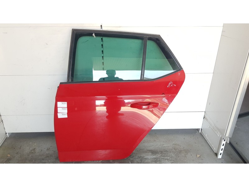 Recambio de puerta trasera izquierda para skoda fabia iii (nj3) 1.0 tsi referencia OEM IAM 6V6833055A TOCADA 