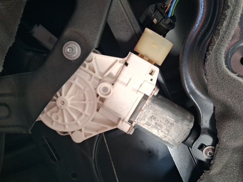 Recambio de elevalunas delantero izquierdo para bmw x1 (e84) sdrive 18 d referencia OEM IAM 51332990385  6 PINS