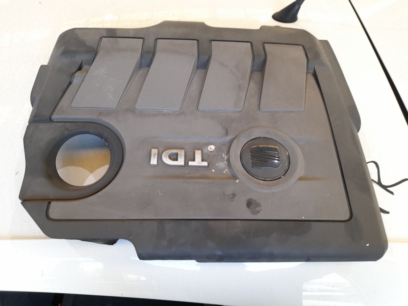 Recambio de tapa motor para seat leon (1p1) 1.6 tdi referencia OEM IAM 03L103925AT  