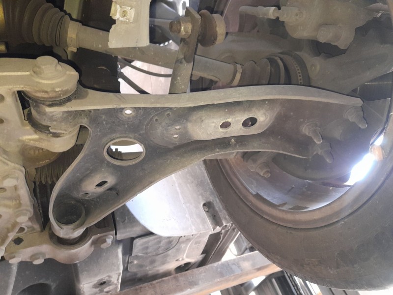 Recambio de brazo suspension inferior delantero izquierdo para seat leon (1p1) 1.6 tdi referencia OEM IAM 1K0407151BD  