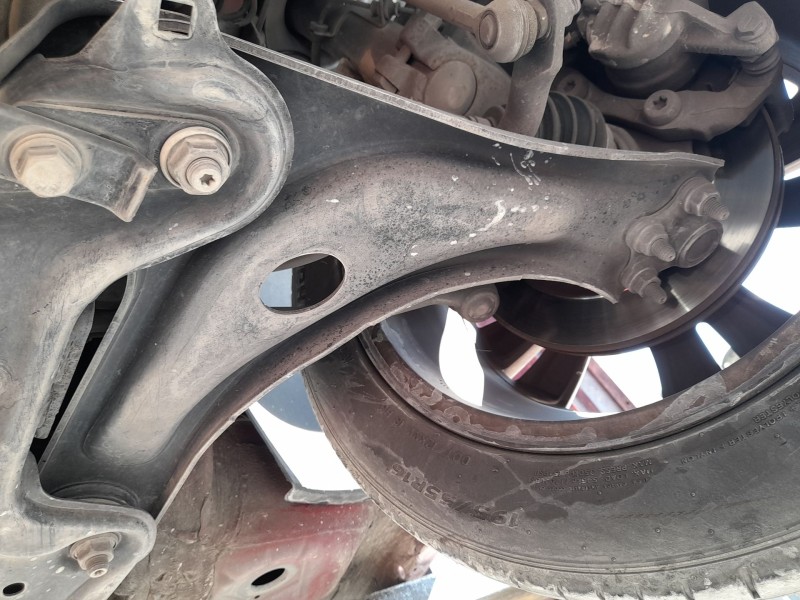 Recambio de brazo suspension inferior delantero izquierdo para citroën ds3 (sa_) 1.4 hdi 70 (sa8hp4) referencia OEM IAM 16736297