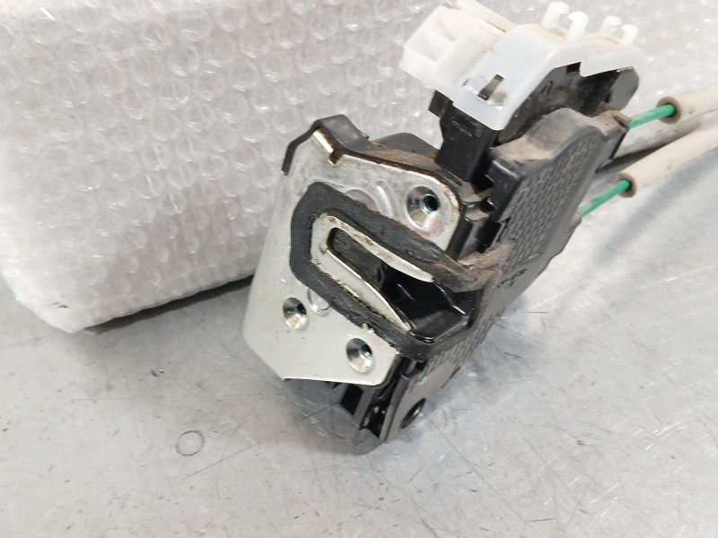 Recambio de cerradura puerta delantera izquierda para ssangyong tivoli 1.6 xdi 160 referencia OEM IAM 7121035021  