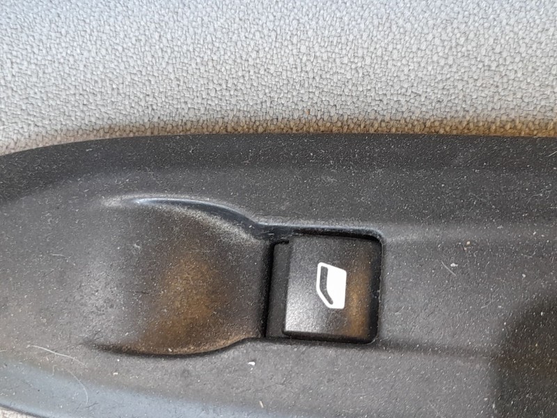Recambio de mando elevalunas delantero derecho para citroën ds3 (sa_) 1.4 hdi 70 (sa8hp4) referencia OEM IAM 6490FE  