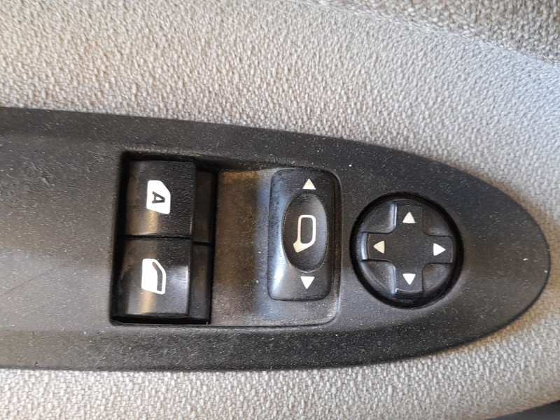 Recambio de mando elevalunas delantero izquierdo para citroën ds3 (sa_) 1.4 hdi 70 (sa8hp4) referencia OEM IAM 98012508XT  