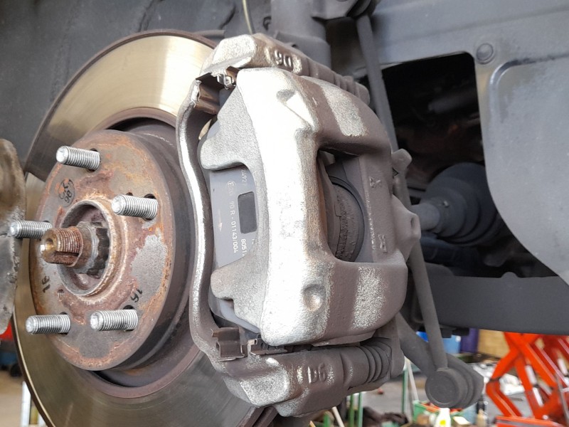 Recambio de pinza freno delantera derecha para toyota auris (_e18_) 2.0 d-4d (ade186_) referencia OEM IAM 4773002361  