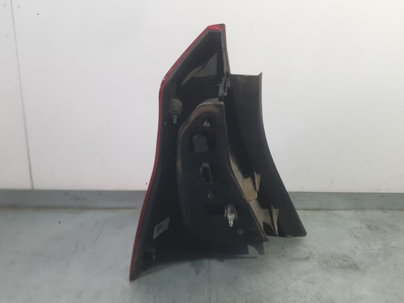 Recambio de piloto trasero derecho para dacia sandero (bs_) 1.2 16v referencia OEM IAM 8200734824  