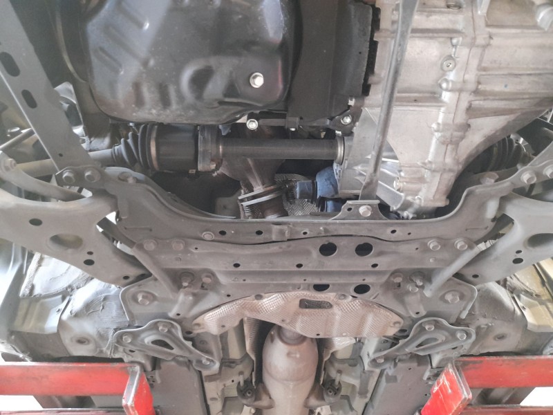 Recambio de puente delantero para toyota auris (_e18_) 2.0 d-4d (ade186_) referencia OEM IAM 5120102102  
