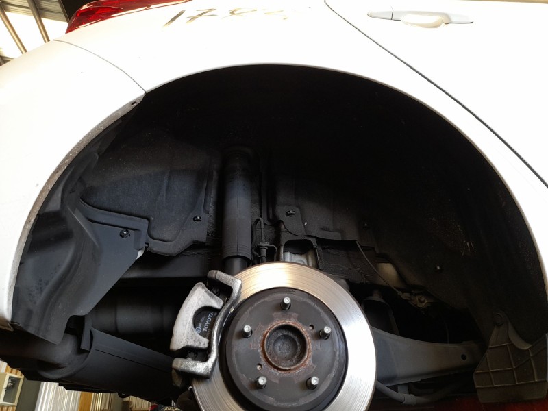 Recambio de plastico pase rueda tras. dch. para toyota auris (_e18_) 2.0 d-4d (ade186_) referencia OEM IAM 6563702080  