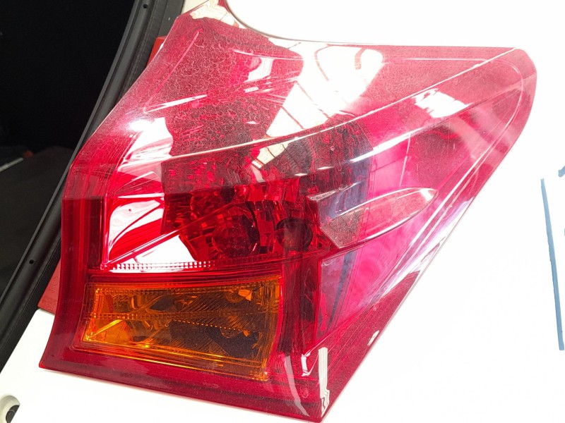 Recambio de piloto trasero derecho exterior para toyota auris (_e18_) 2.0 d-4d (ade186_) referencia OEM IAM 8155102740  