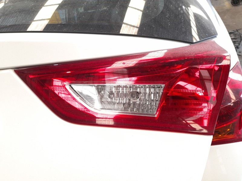 Recambio de piloto trasero derecho interior para toyota auris (_e18_) 2.0 d-4d (ade186_) referencia OEM IAM 8158102460  