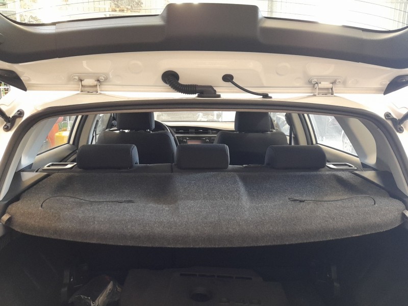 Recambio de bandeja trasera para toyota auris (_e18_) 2.0 d-4d (ade186_) referencia OEM IAM 6433002D30C0  