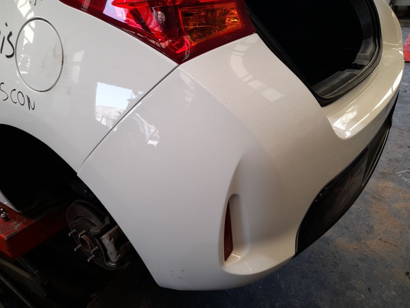 Recambio de paragolpes trasero para toyota auris (_e18_) 2.0 d-4d (ade186_) referencia OEM IAM 5215902997  