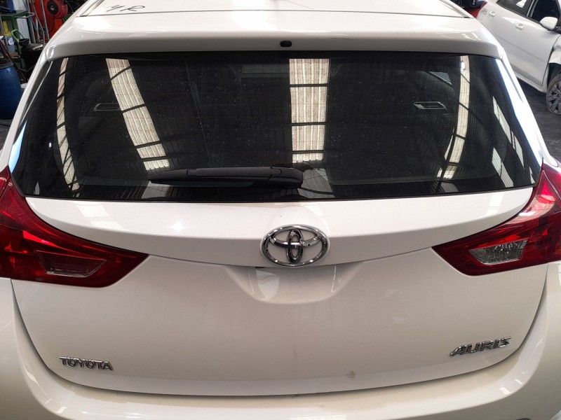 Recambio de porton trasero para toyota auris (_e18_) 2.0 d-4d (ade186_) referencia OEM IAM 6700502290  