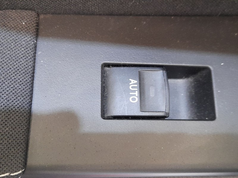 Recambio de mando elevalunas trasero izquierdo para toyota auris (_e18_) 2.0 d-4d (ade186_) referencia OEM IAM 8481002140  