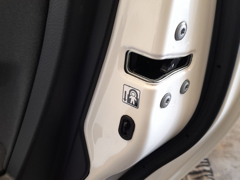 Recambio de cerradura puerta trasera derecha para toyota auris (_e18_) 2.0 d-4d (ade186_) referencia OEM IAM 6905005050  