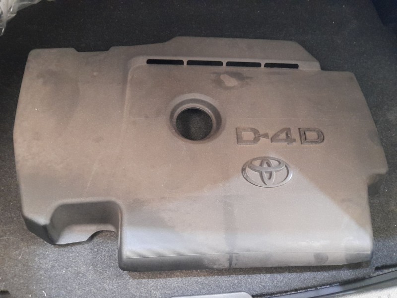Recambio de tapa motor para toyota auris (_e18_) 2.0 d-4d (ade186_) referencia OEM IAM 126110R101  