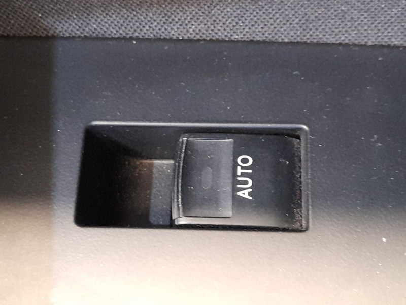 Recambio de mando elevalunas delantero derecho para toyota auris (_e18_) 2.0 d-4d (ade186_) referencia OEM IAM 848100D030  