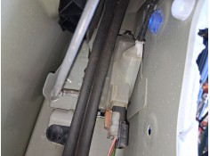 Recambio de cerradura puerta trasera derecha para kia carens iv 1.7 crdi referencia OEM IAM 81420A4030  