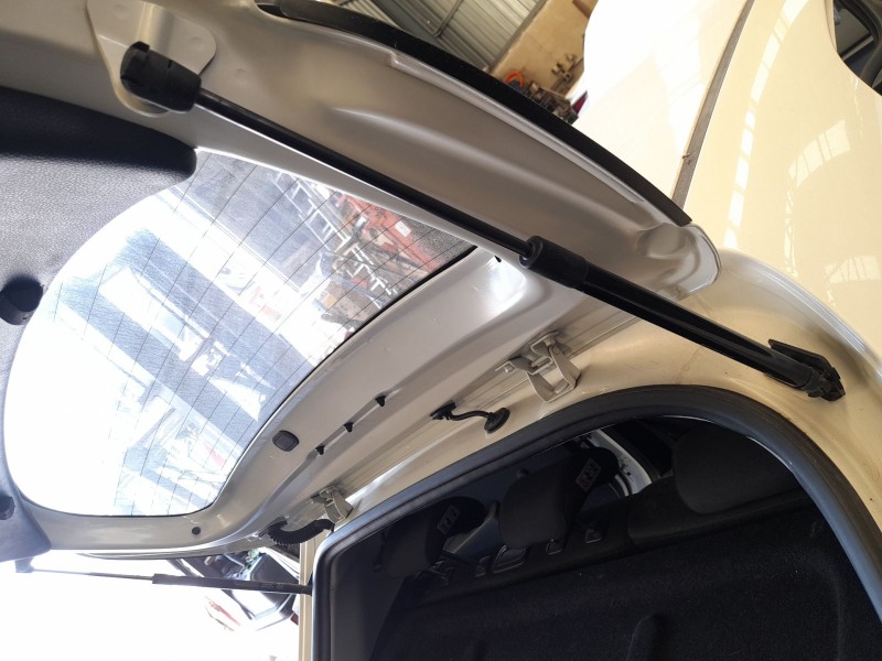 Recambio de amortiguadores maletero / porton para kia rio iv (yb, sc, fb) 1.25 referencia OEM IAM 81770H8010  