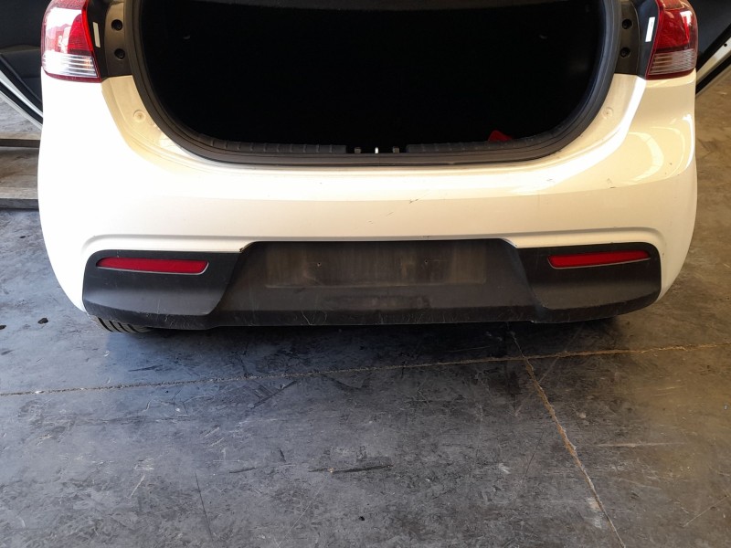 Recambio de paragolpes trasero para kia rio iv (yb, sc, fb) 1.25 referencia OEM IAM 86611H8000  