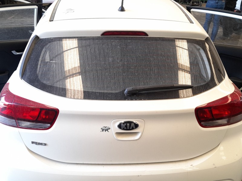 Recambio de porton trasero para kia rio iv (yb, sc, fb) 1.25 referencia OEM IAM 73700H8000  