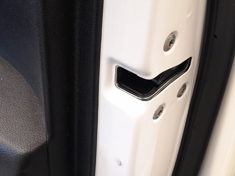Recambio de cerradura puerta delantera derecha para kia rio iv (yb, sc, fb) 1.25 referencia OEM IAM 81320H8050  