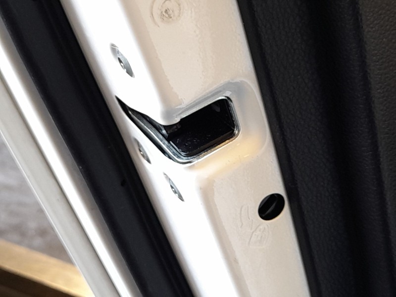 Recambio de cerradura puerta trasera izquierda para kia rio iv (yb, sc, fb) 1.25 referencia OEM IAM 81410H8010  