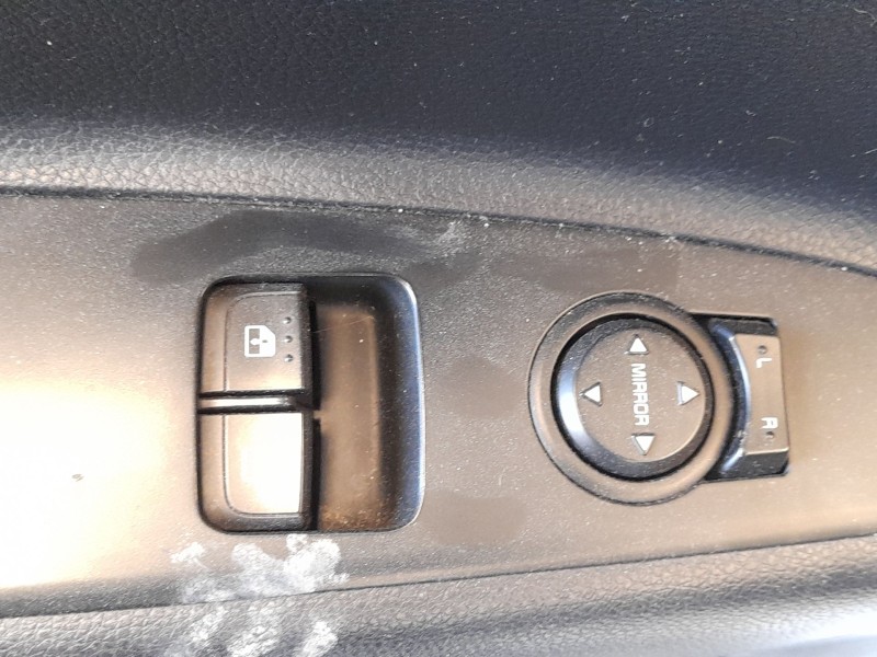 Recambio de mando elevalunas delantero izquierdo para kia rio iv (yb, sc, fb) 1.25 referencia OEM IAM 93571H8100 C/MANDO RETROVI